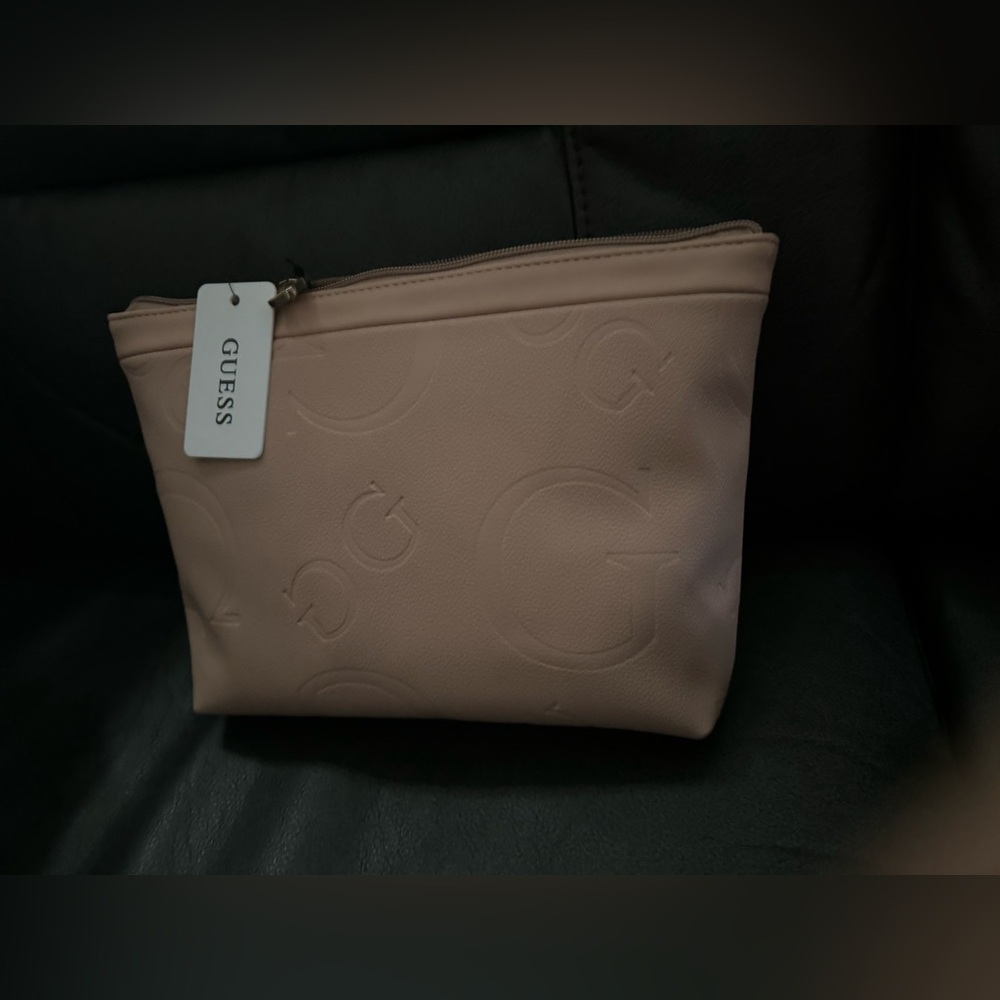 NWT GUESS LARGE COSMETIC TRAVEL MAKE UP BAG 11" x 8'' x 3" - Picture 2 of 4